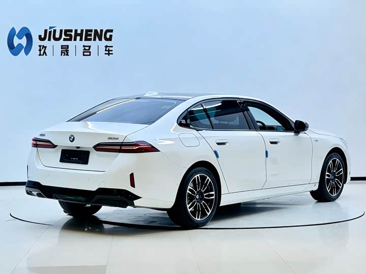 Фото 3 - BMW 5 Series