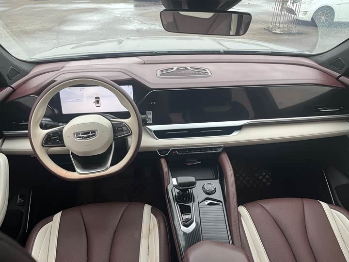 Фото 8 - Geely Monjaro