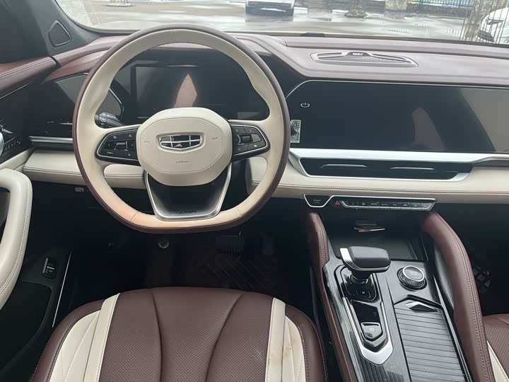 Фото 9 - Geely Monjaro