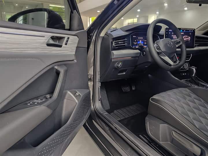 Фото 4 - Volkswagen Sagitar L