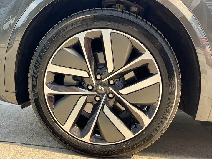 Фото 9 - LiXiang L9