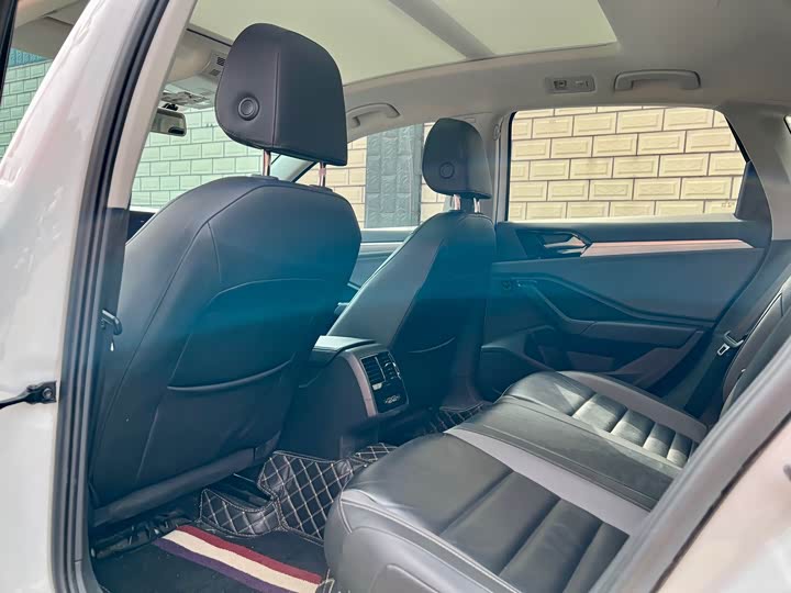 Фото 8 - Volkswagen Sagitar L