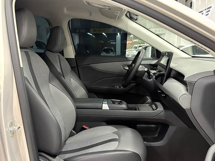 Фото 9 - MG Motor ES5