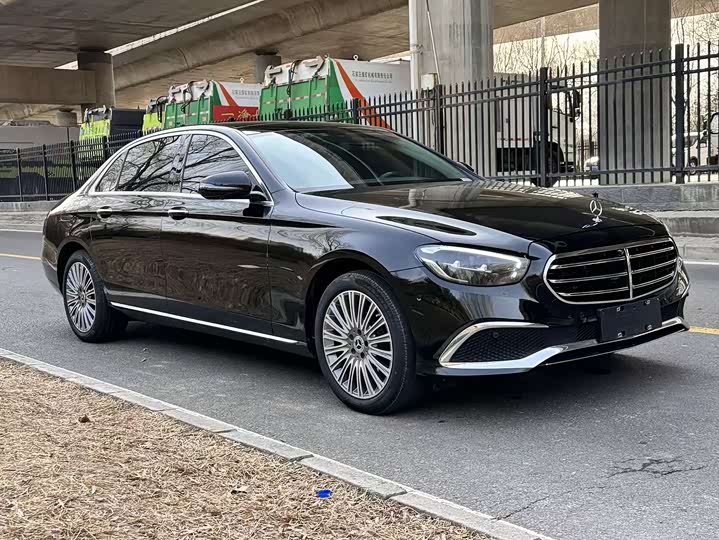 Photo 3 - Mercedes-Benz E-Class