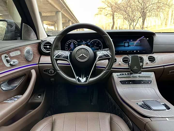 Photo 9 - Mercedes-Benz E-Class