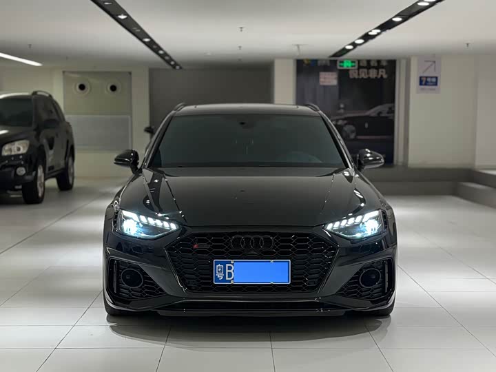 Фото 2 - Audi RS 4