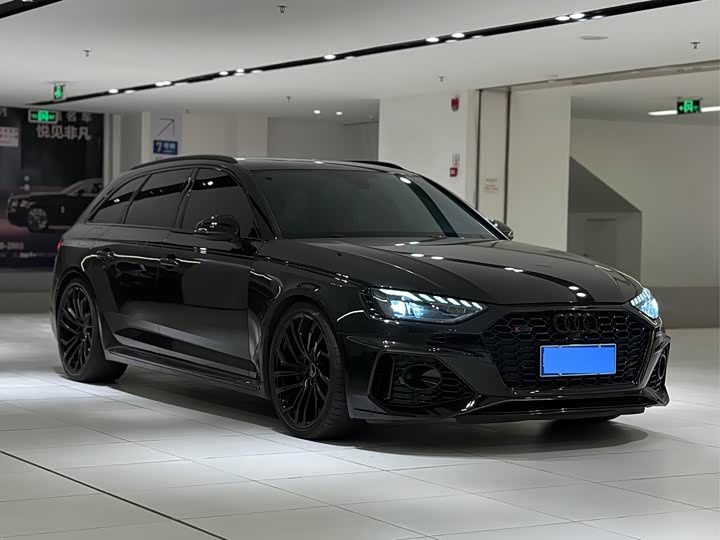 Фото 3 - Audi RS 4