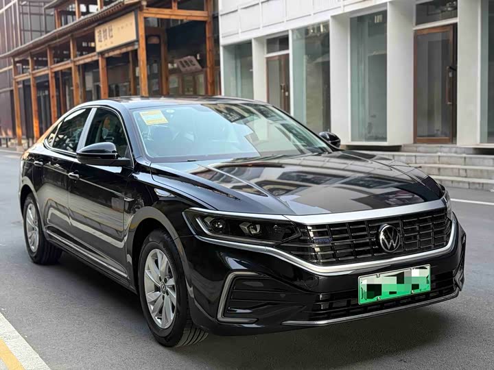 Фото 3 - Volkswagen Passat Hybrid