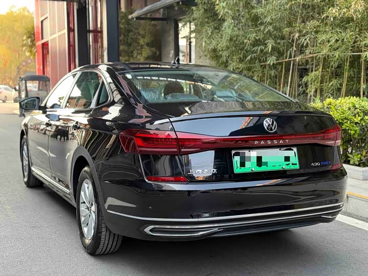 Фото 5 - Volkswagen Passat Hybrid