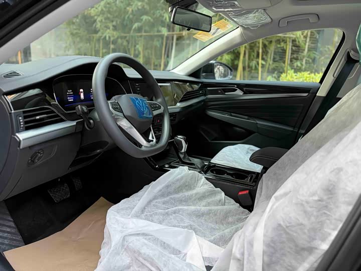 Фото 8 - Volkswagen Passat Hybrid