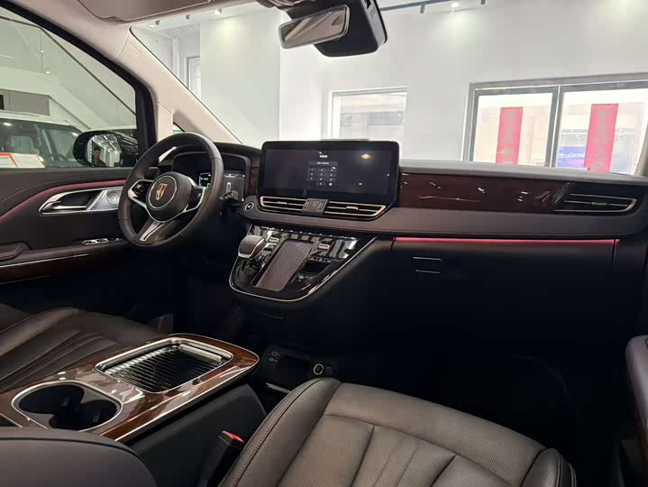 Фото 8 - Hongqi HQ9 Hybrid