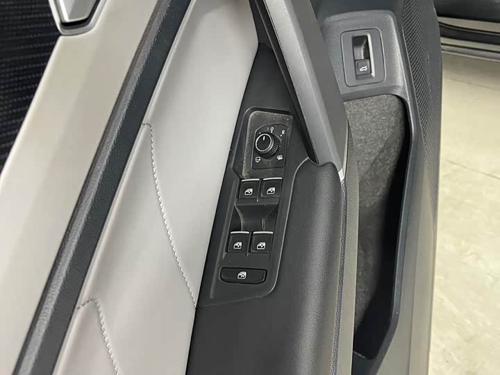 Фото 8 - Volkswagen Tayron