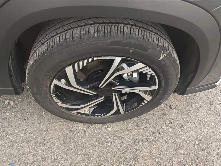 Фото 6 - Geely Atlas