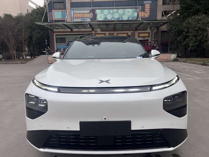 Фото 2 - XPeng G9