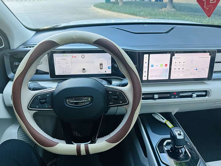 Фото 6 - Geely Icon