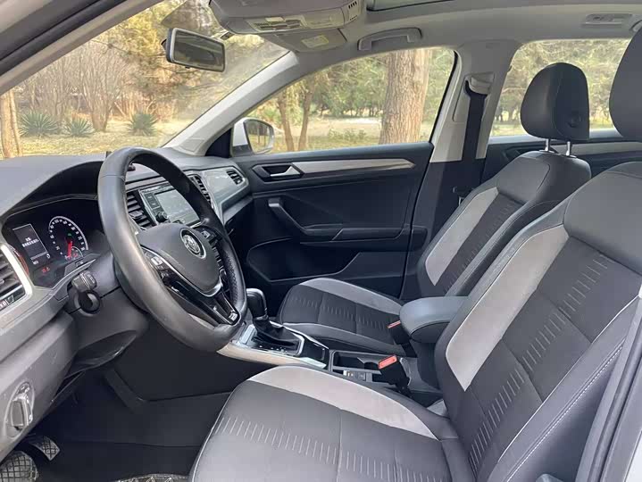 Фото 6 - Volkswagen T-Roc