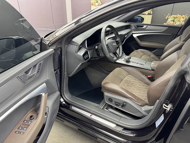 Фото 4 - Audi A7L