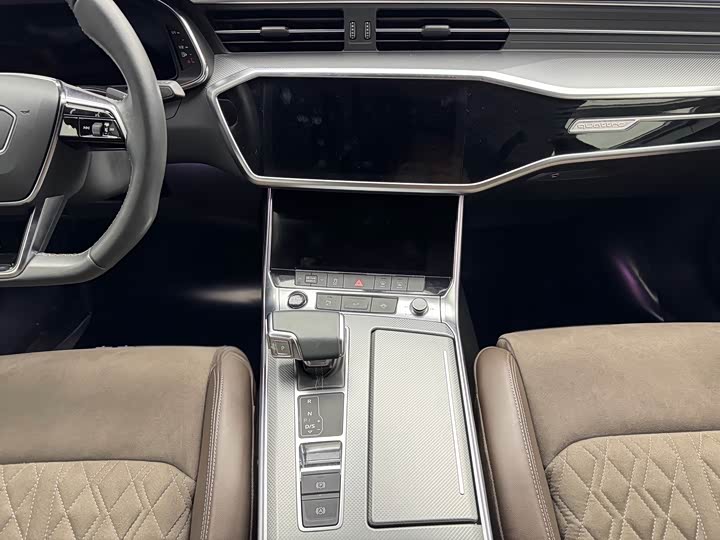 Фото 7 - Audi A7L