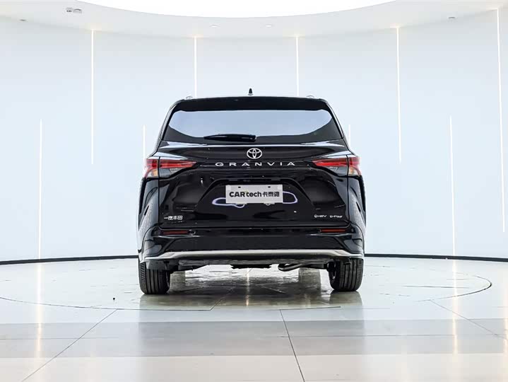 Фото 6 - Toyota Granvia