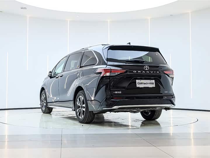 Фото 7 - Toyota Granvia