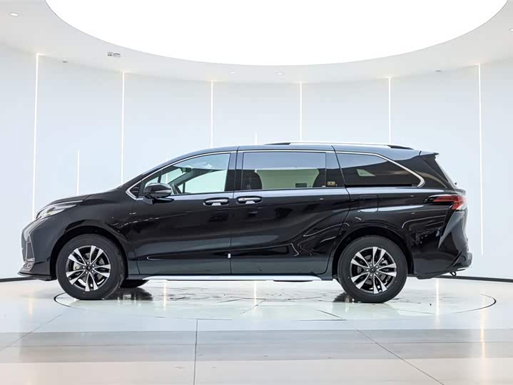 Фото 8 - Toyota Granvia