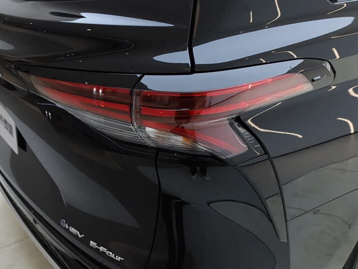 Фото 9 - Toyota Granvia