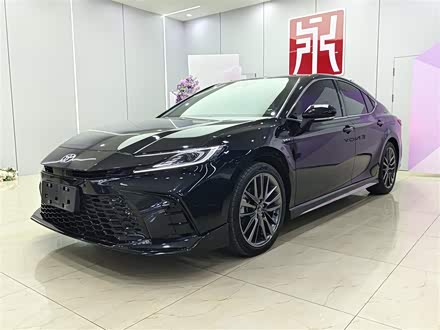 Фото 1 - Toyota Camry