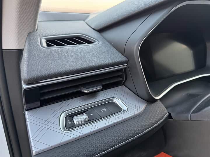 Photo 9 - Geely Preface