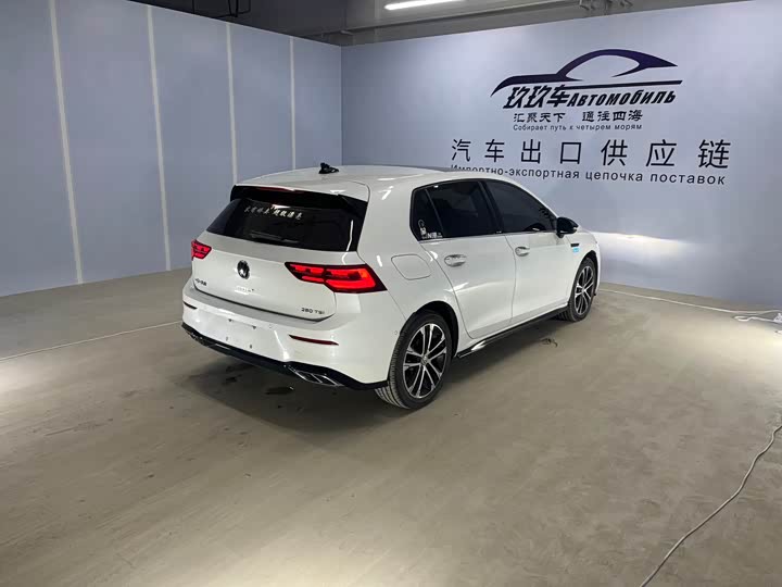 Фото 4 - Volkswagen Golf