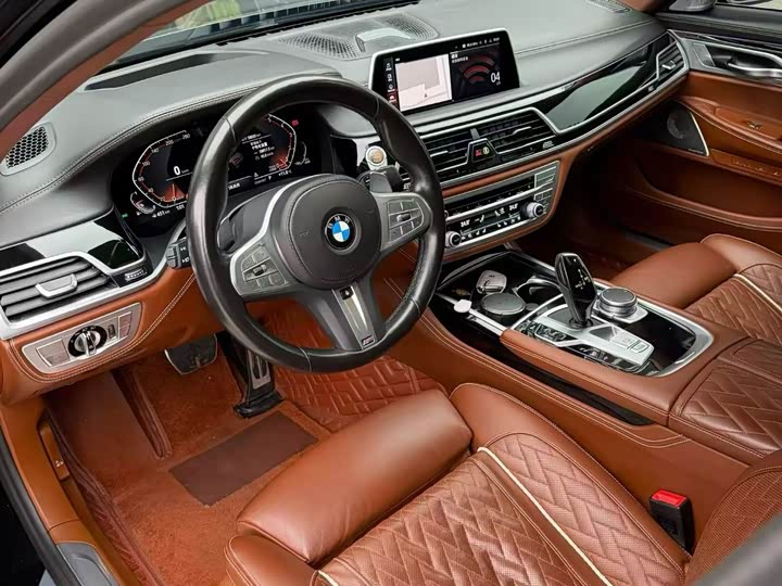 Фото 2 - BMW 7 Series