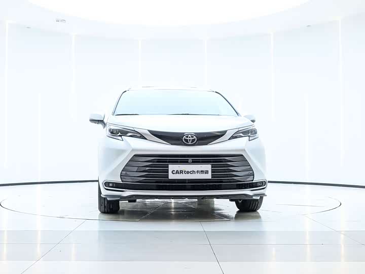 Фото 7 - Toyota Sienna