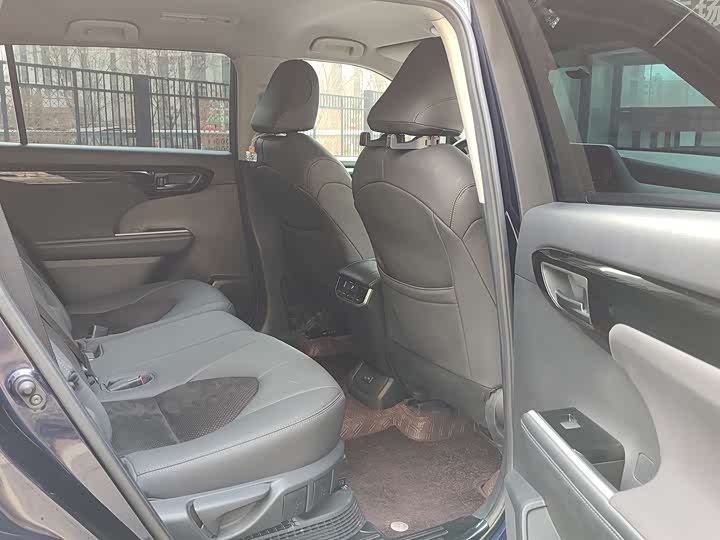 Фото 6 - Toyota Highlander