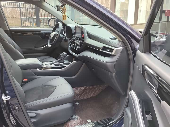 Фото 7 - Toyota Highlander