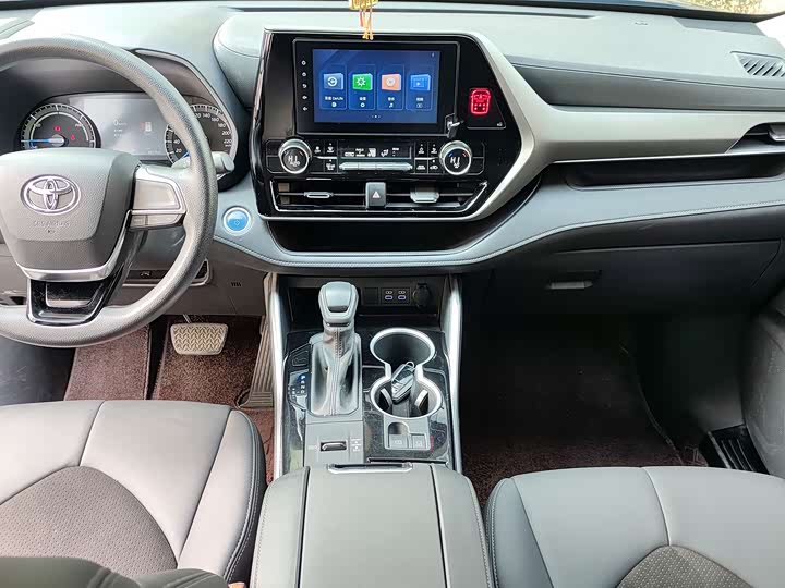 Фото 8 - Toyota Highlander