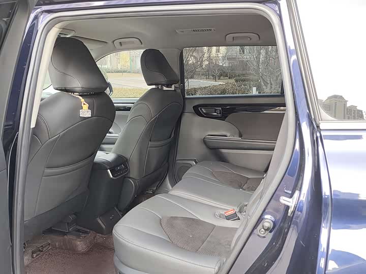 Фото 9 - Toyota Highlander