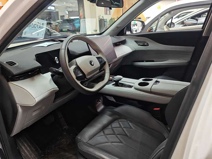 Фото 2 - Changan UNI-Z Hybrid