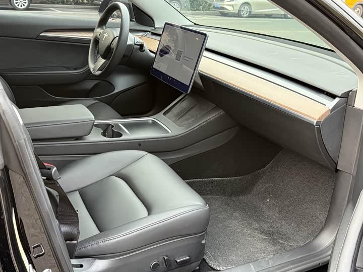 Фото 8 - Tesla Model 3