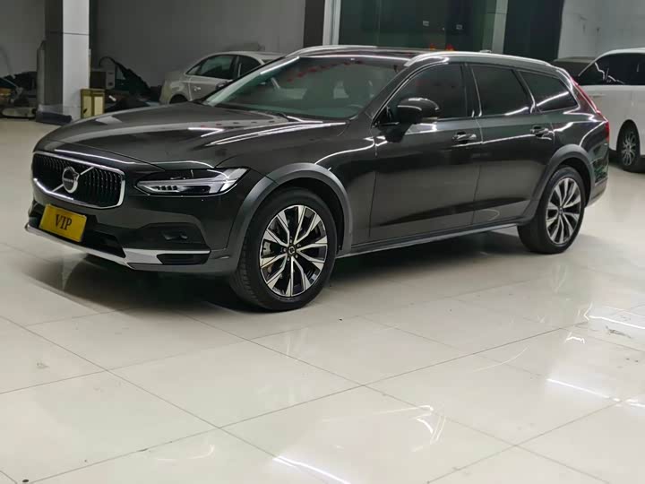 Фото 1 - Volvo V90