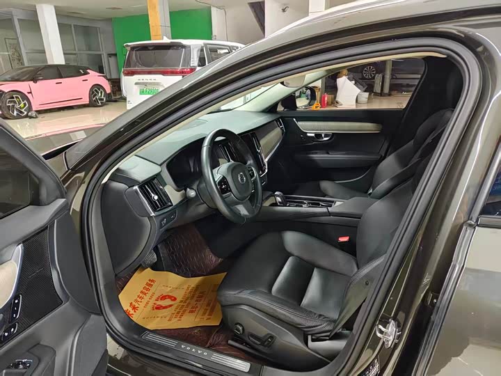 Фото 3 - Volvo V90