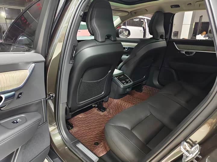 Фото 4 - Volvo V90