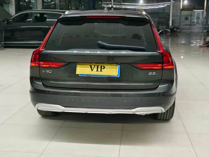 Фото 9 - Volvo V90