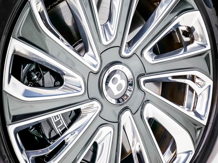 Фото 9 - Bentley Flying Spur