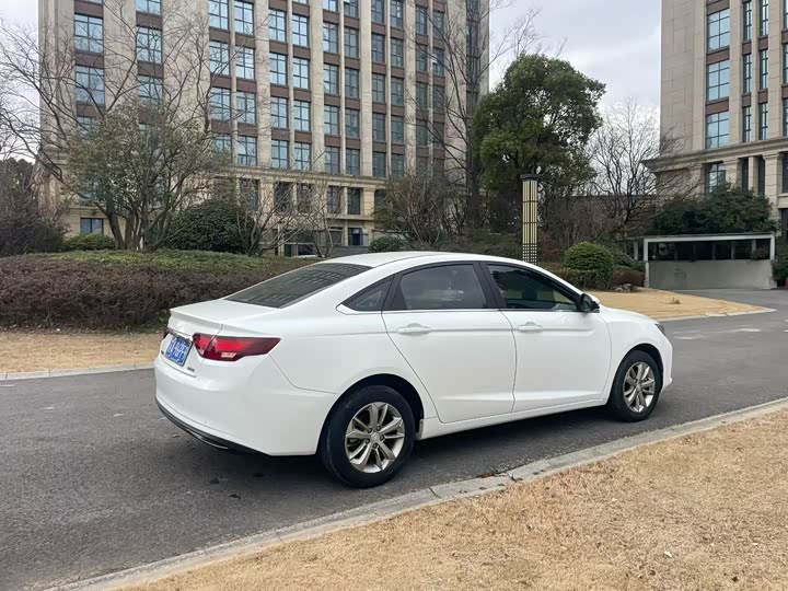 Фото 9 - Geely Emgrand GL