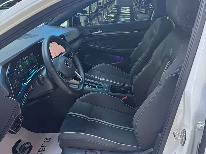 Фото 4 - Volkswagen Golf