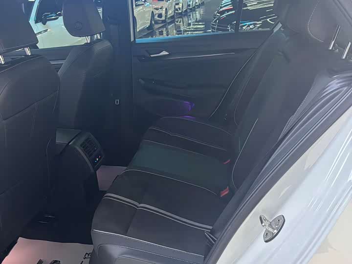 Фото 6 - Volkswagen Golf