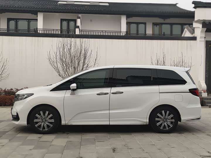 Фото 4 - Honda Odyssey