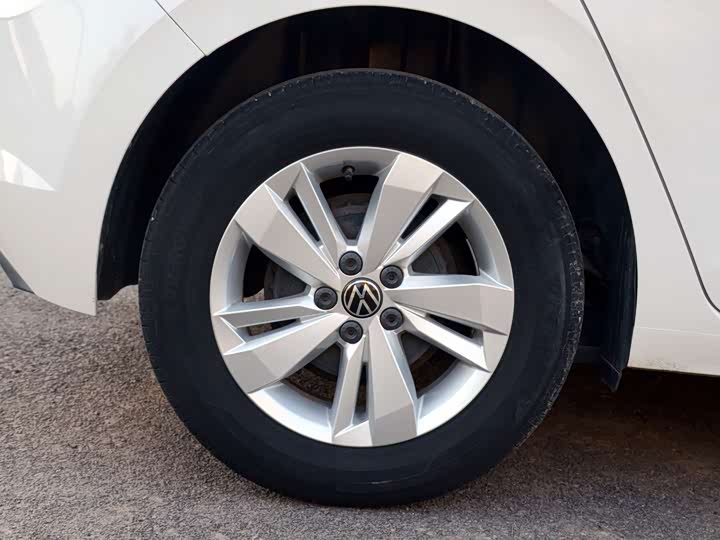 Фото 8 - Volkswagen Polo