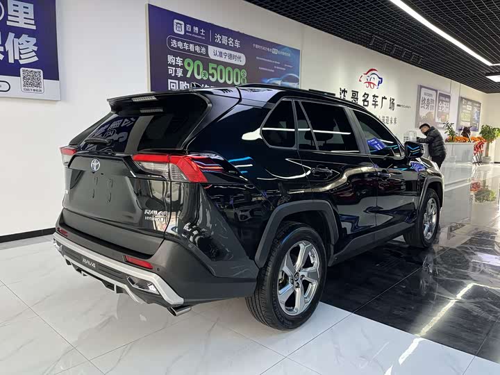 Фото 9 - Toyota RAV4 Hybrid