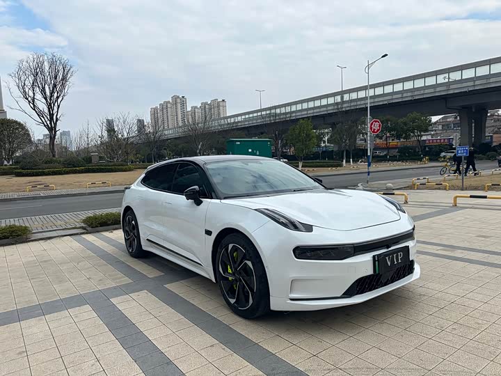 Фото 2 - Zeekr 001