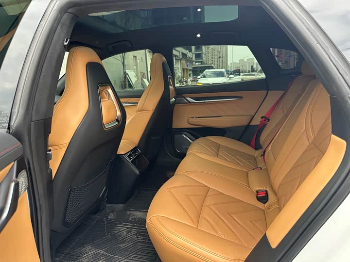 Фото 6 - Zeekr 001